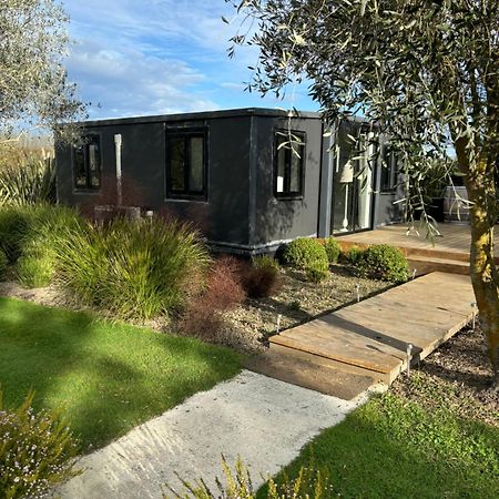 Adorable Little Container House Apartment Hastings Exterior photo